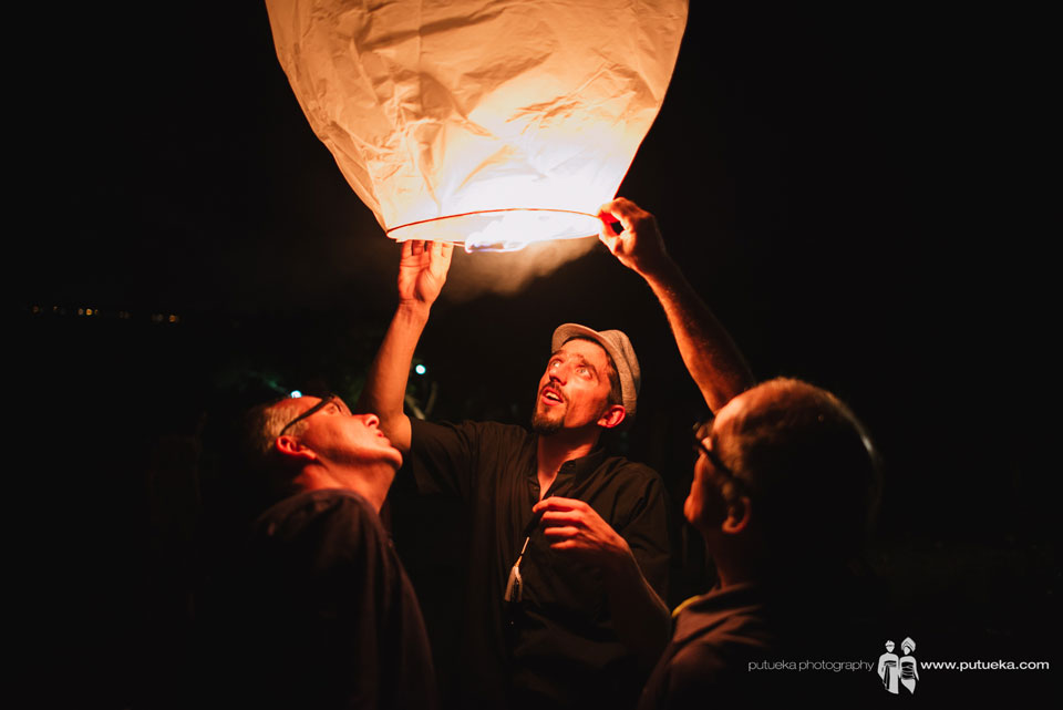 The guest ready to fly the flying lantern