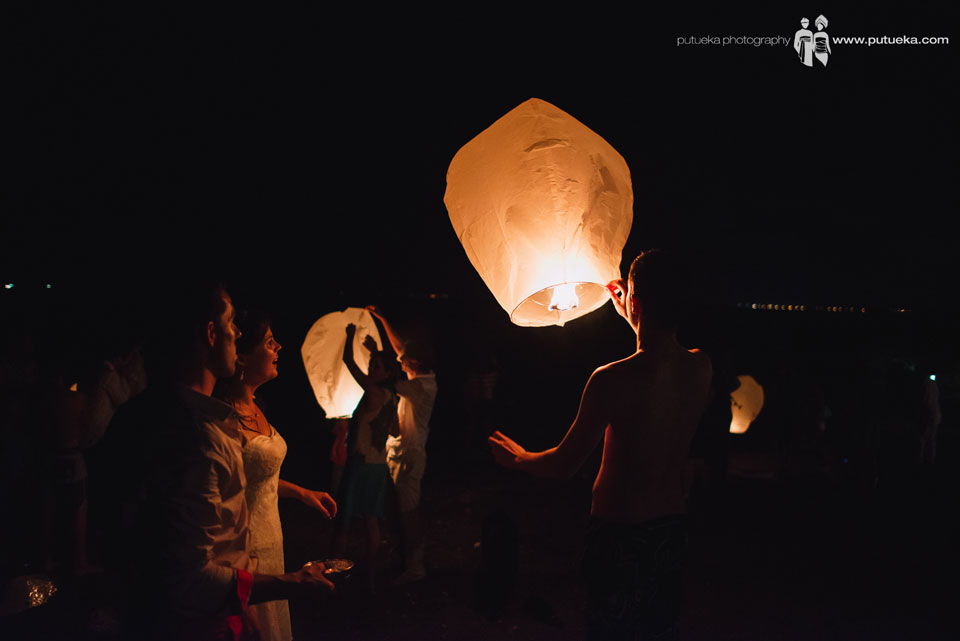 All guest try to light the flying lantern