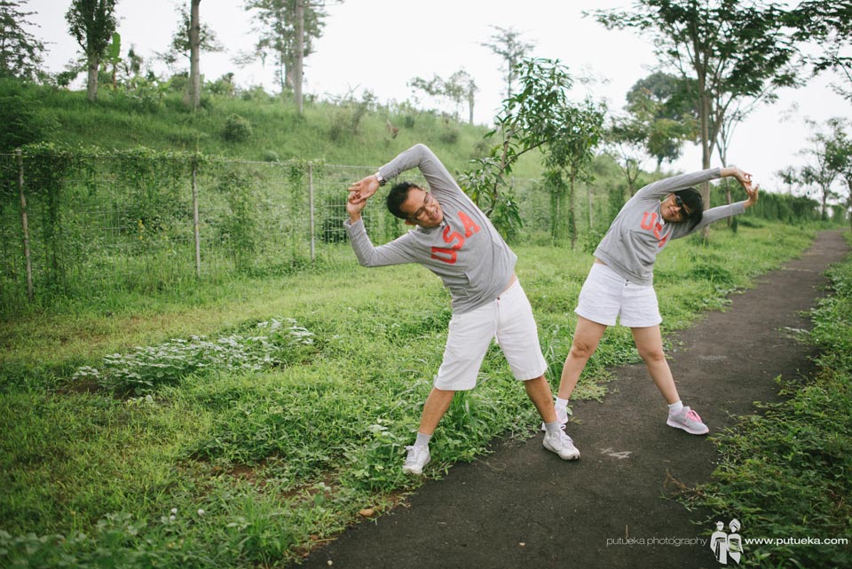 Morning stretching before long day bromo pre wedding