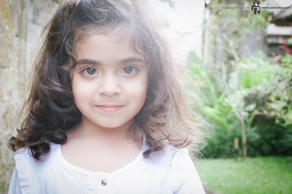 Gorgeous daughter with curly hair from Obaid family