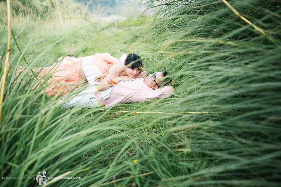 Kintamani Bali pre wedding photography session inside green lush grass