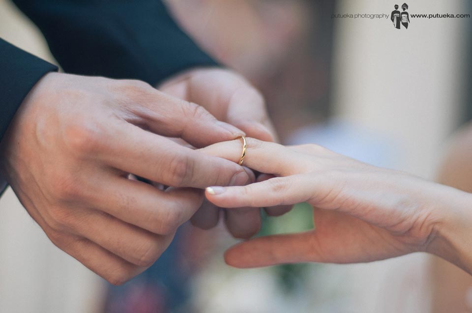 Groom put the wedding ring in to bride's finger