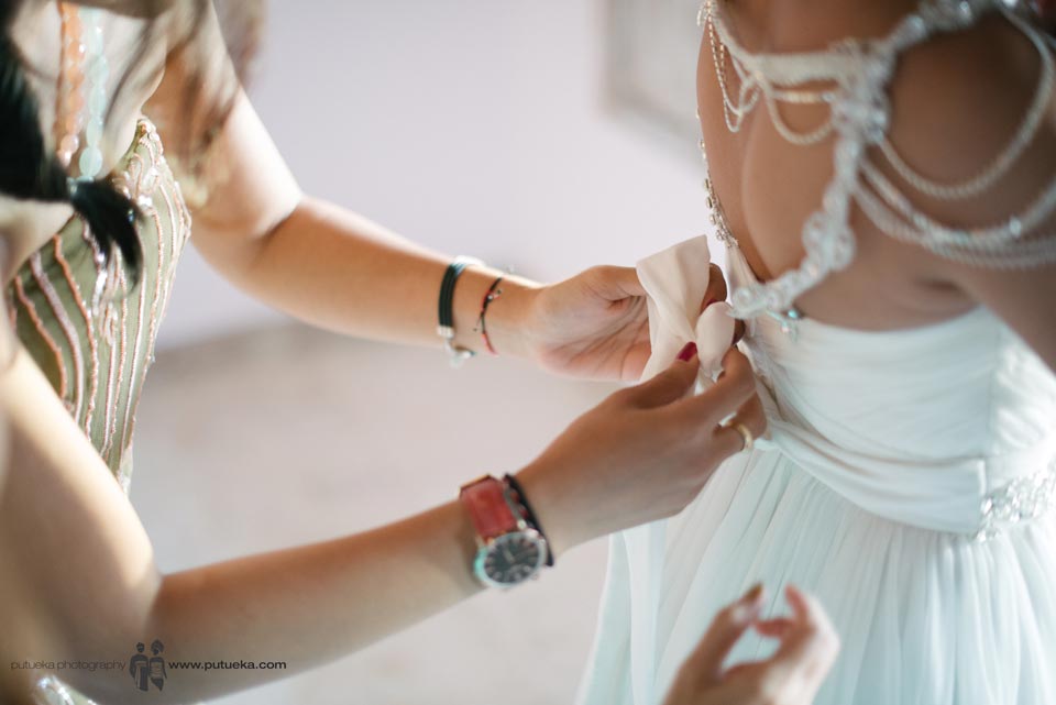 Bridesmaid help Ayu to tie the wedding dress