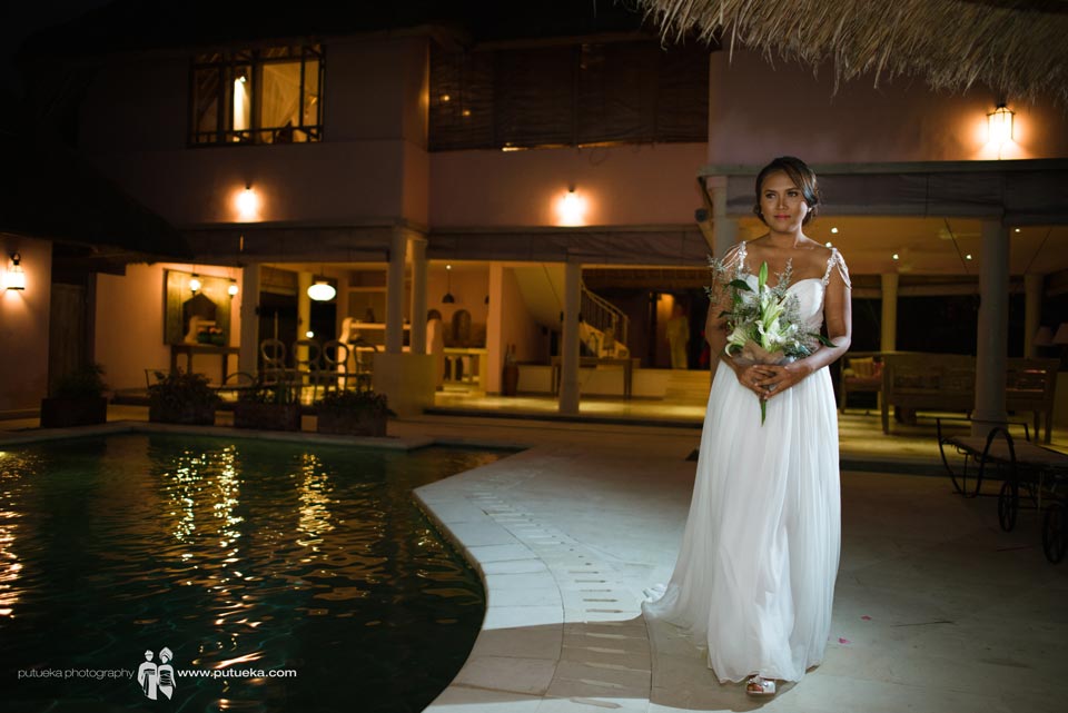 Brides walking by the pool to wedding venue