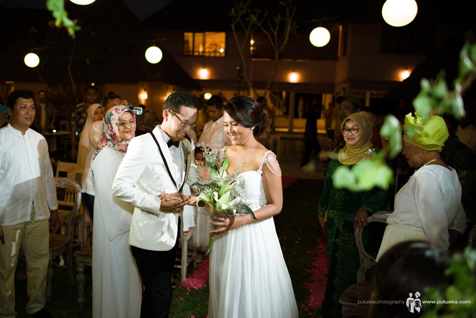 Brides and groom meet at wedding venue