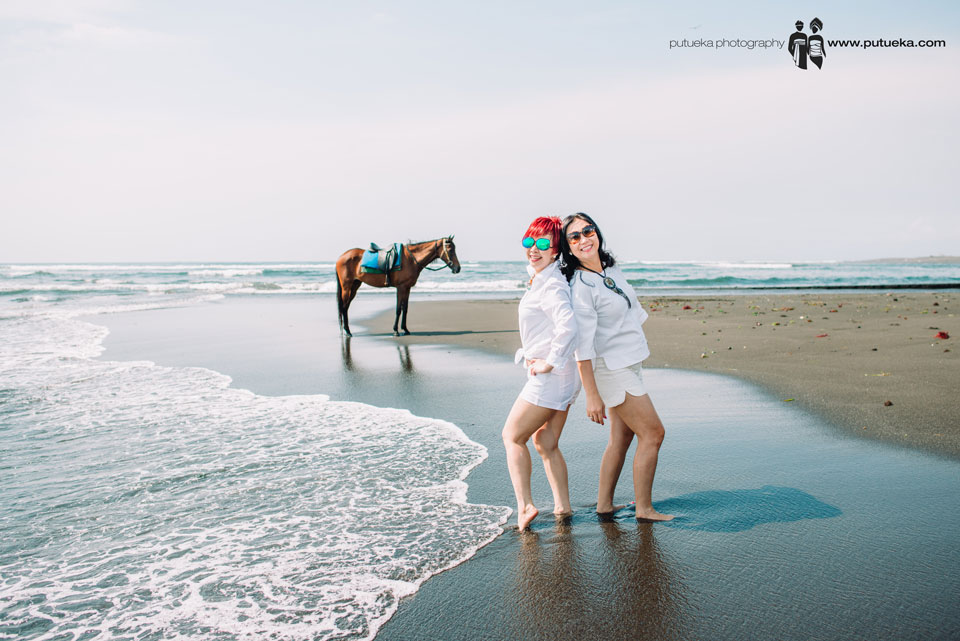 Annie and friend on Bali vacation photography session