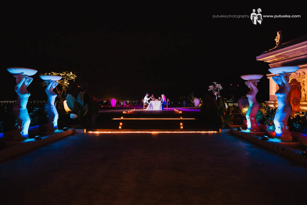 Romantic dinner under the stars as a part of honeymoon in Bali